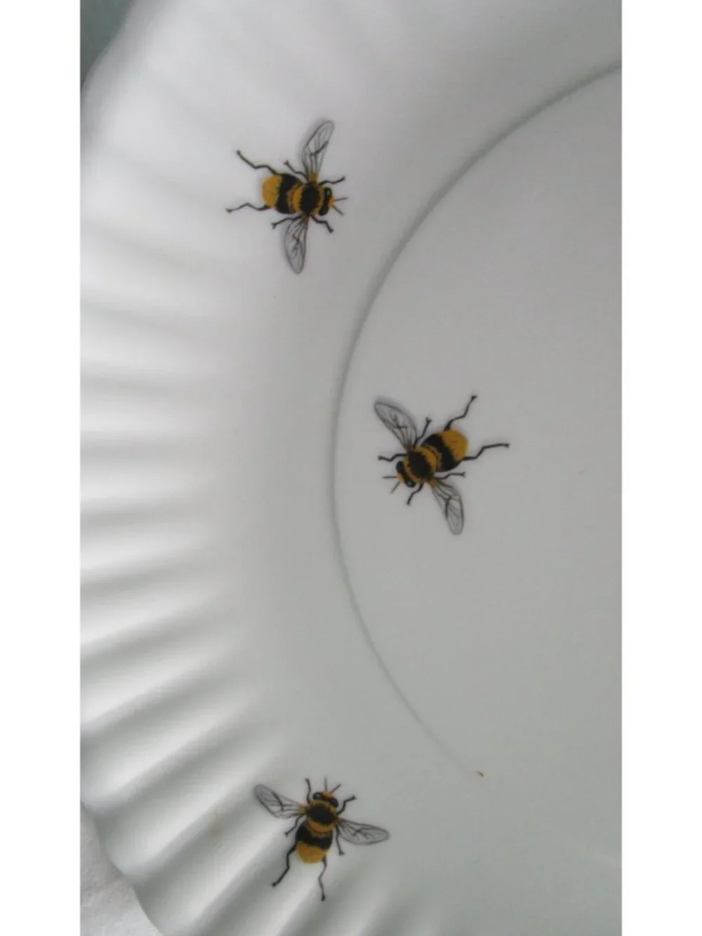 Bee Motif Melamine White Paper Plate Style One Hundred 80 Degrees Fluted Five Ge
